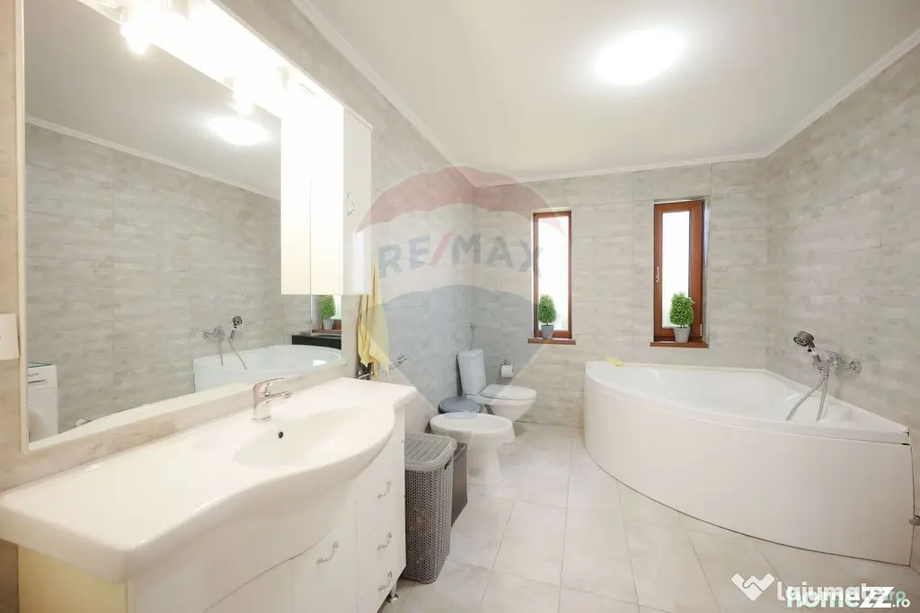 De vânzare casă cu 3 camere, teren 486 mp, în Sânmartin