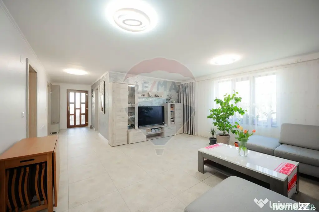De vânzare casă cu 3 camere, teren 486 mp, în Sânmartin
