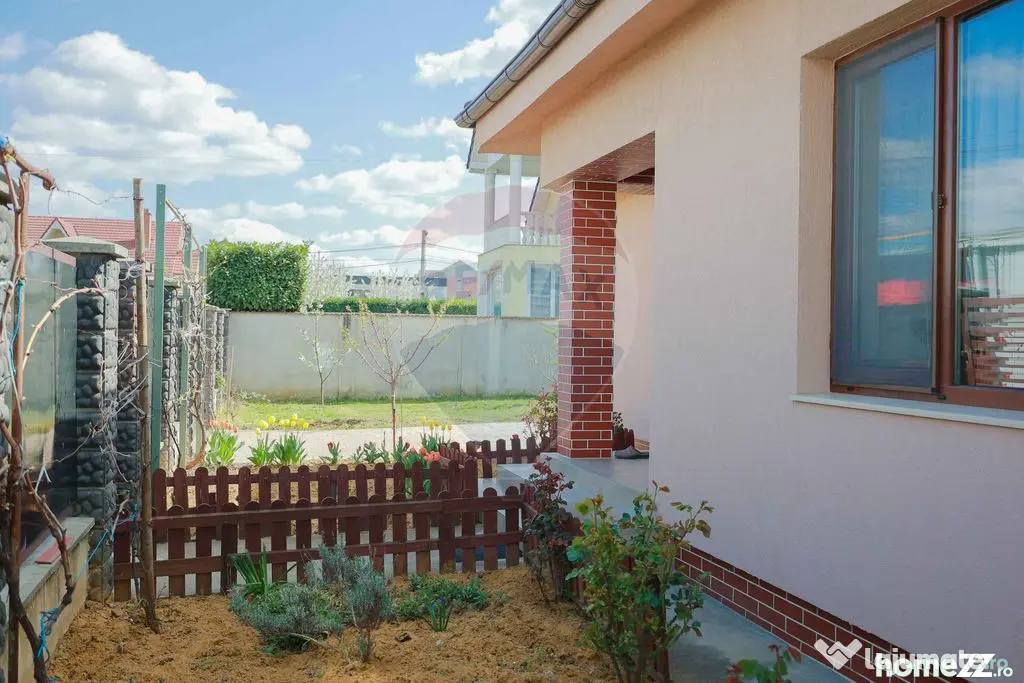 De vânzare casă cu 3 camere, teren 486 mp, în Sânmartin