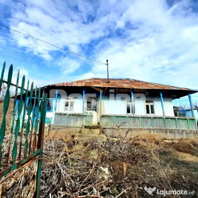 Imobil compus din casa de locuit si teren, Danesti, construc