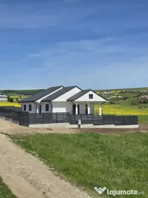 Casa de vanzare cateva sute de metri de sala Polivalenta Piatra Neamt