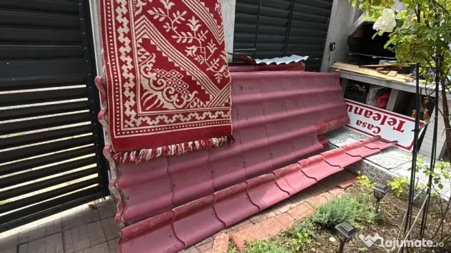 Țiglă metalică visinie