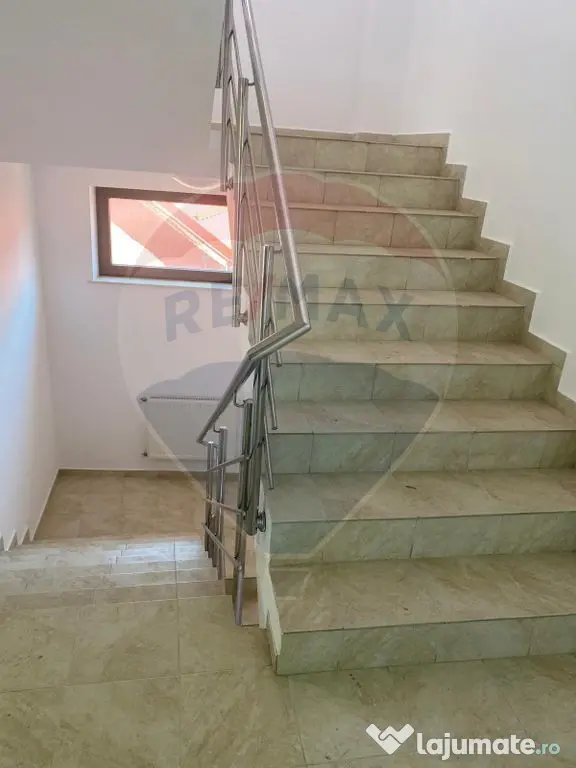 Spațiu de birouri de închiriat – 300 mp, 3 nivele, Do...