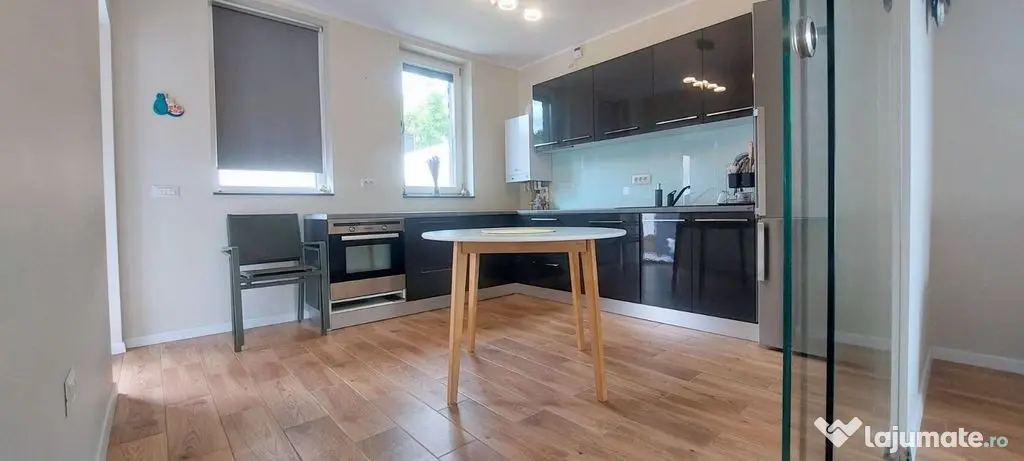 De vânzare casă premium tip duplex, vedere spre Lacul B...