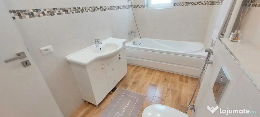 De vânzare casă premium tip duplex, vedere spre Lacul B...