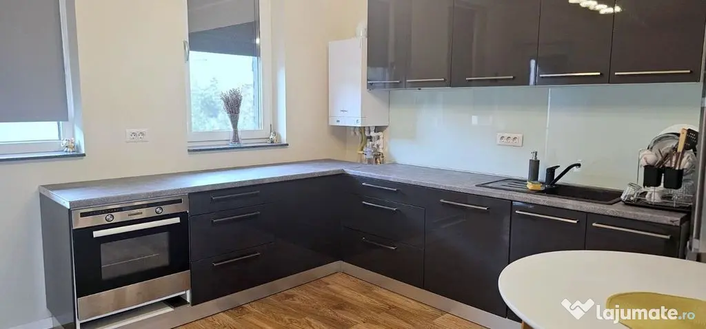 De vânzare casă premium tip duplex, vedere spre Lacul B...