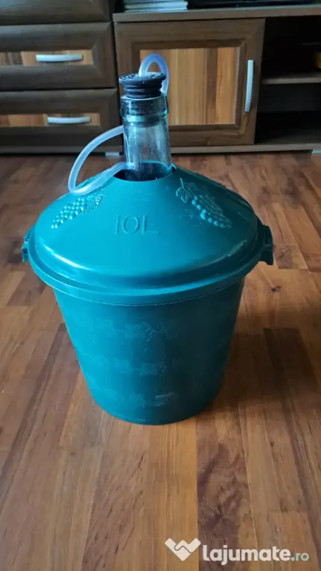 Damigeana 10L Sticla cu cos de plastic si dop cu furtun
