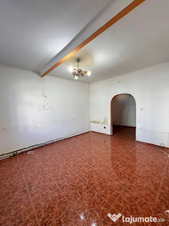 Apartament 4 camere de vânzare, în zona Piața Ovidiu, Con