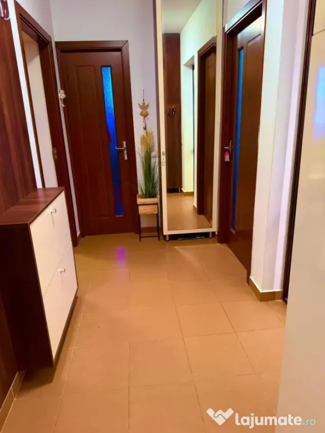 Apartament de 2 camere zona TRACTORUL,