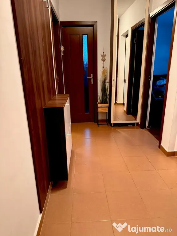 Apartament de 2 camere zona TRACTORUL,