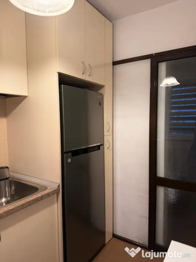 Apartament de 2 camere zona TRACTORUL,