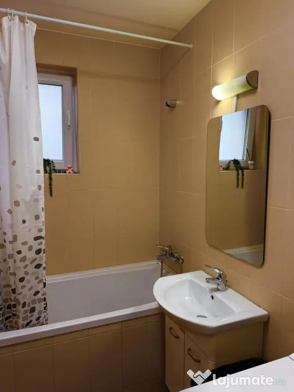 Apartament de 2 camere zona TRACTORUL,