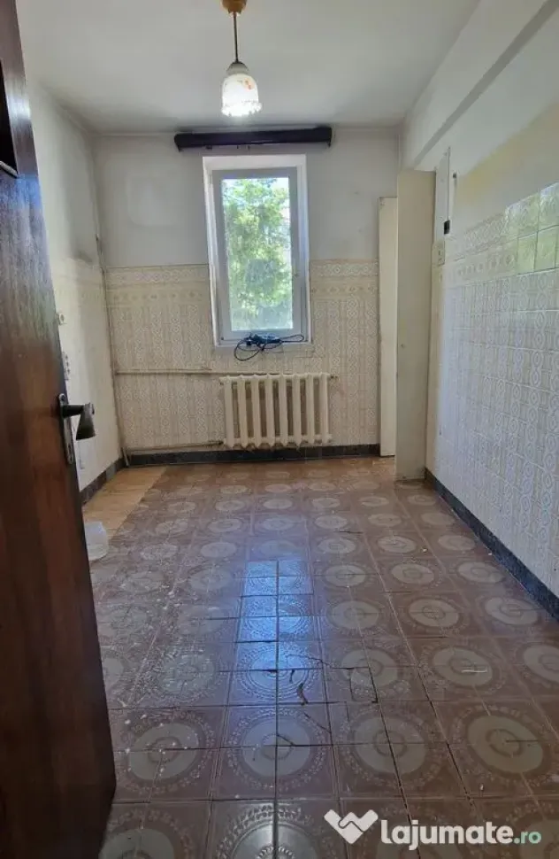 Tomis 2 apartament 3 camere decomandate, garaj si loc de ...