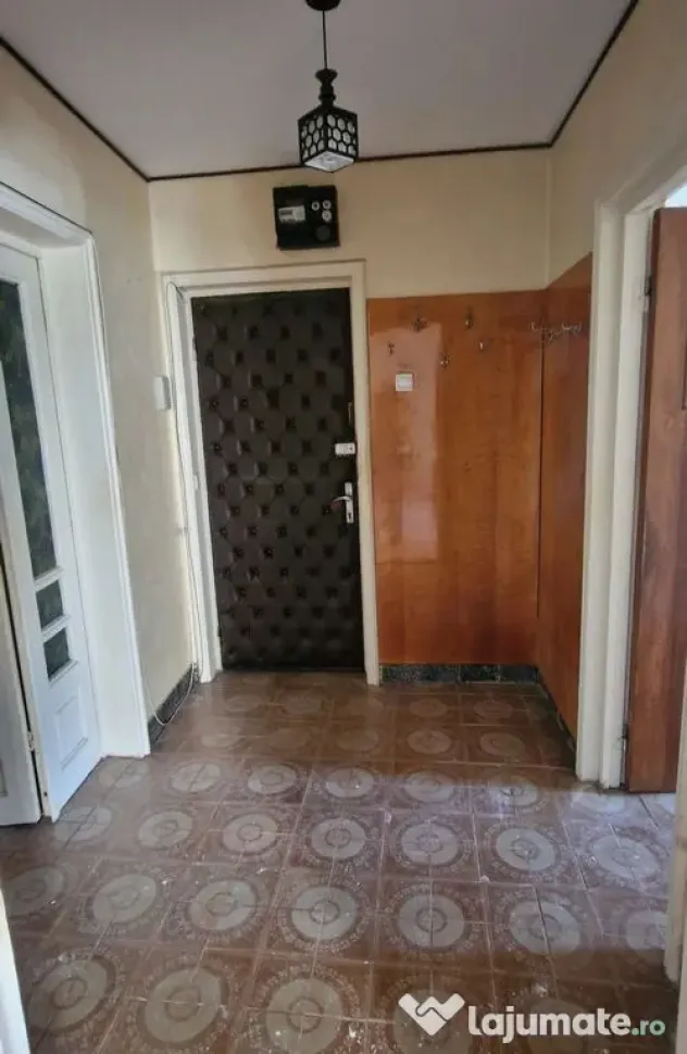 Tomis 2 apartament 3 camere decomandate, garaj si loc de ...