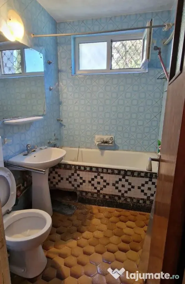 Tomis 2 apartament 3 camere decomandate, garaj si loc de ...
