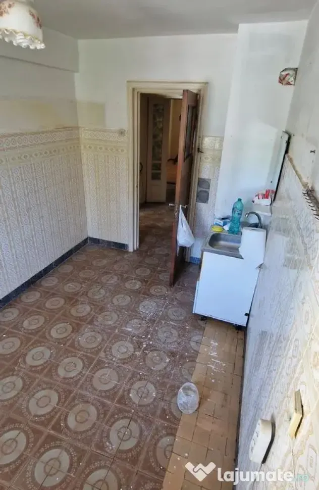 Tomis 2 apartament 3 camere decomandate, garaj si loc de ...