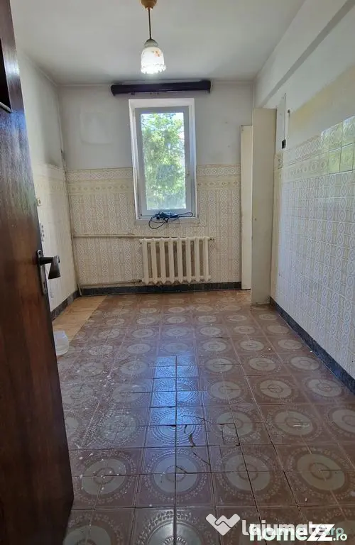 Tomis 2 apartament 3 camere decomandate, garaj si loc de ...