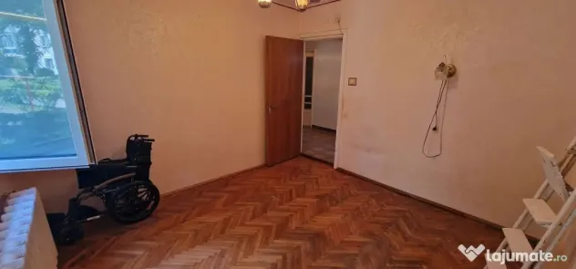 Tomis 2 apartament 3 camere decomandate, garaj si loc de ...