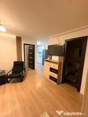 Studio de închiriat cu 2 camere central 