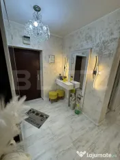 Apartament 3 camere, 92 mp, 2 parcari, zona Central 