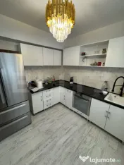 Apartament 3 camere, 92 mp, 2 parcari, zona Central 