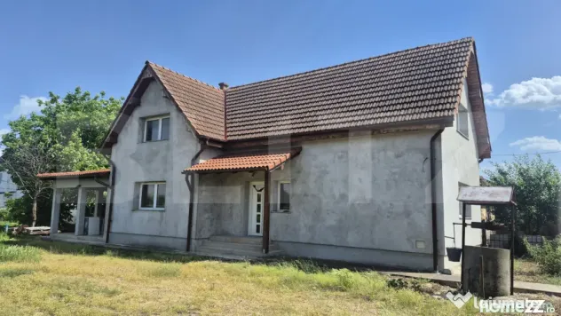 Casa cu 3 dormitoare de vanzare, 150 mp, teren 1345 mp, loca