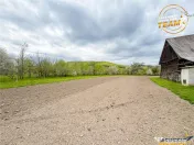 Casa cu farmec rustic teren privat de 3.315 mp, Borosneul