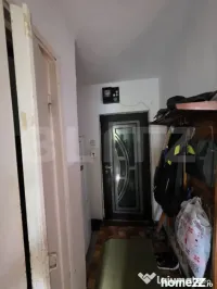 Apartament 3 camere, semidecomandat, 47 m2, zona M40