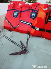 Barcă din fibră cu motor și peridoc 