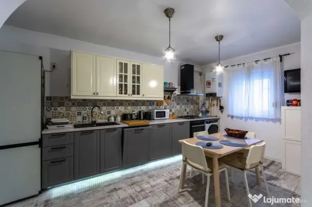 Eminescu Toamnei Casa 3 camere Comision 0%