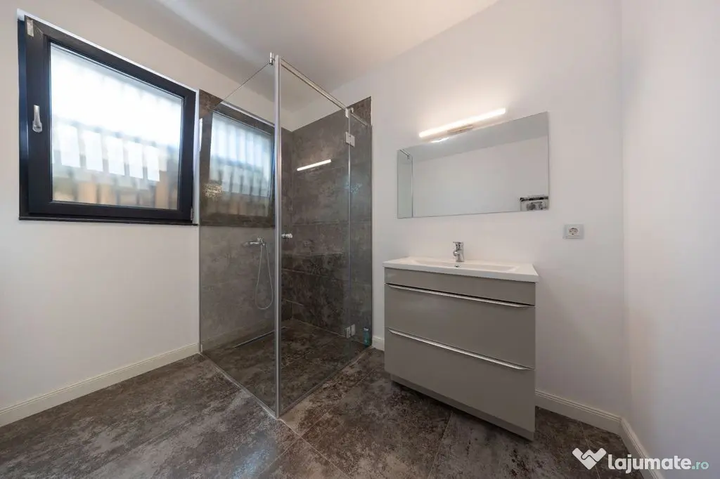 Sanpetru ,Subcetate-Casa 4 camere,3 bai+480 mp teren