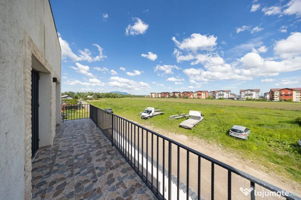Sanpetru ,Subcetate-Casa 4 camere,3 bai+480 mp teren