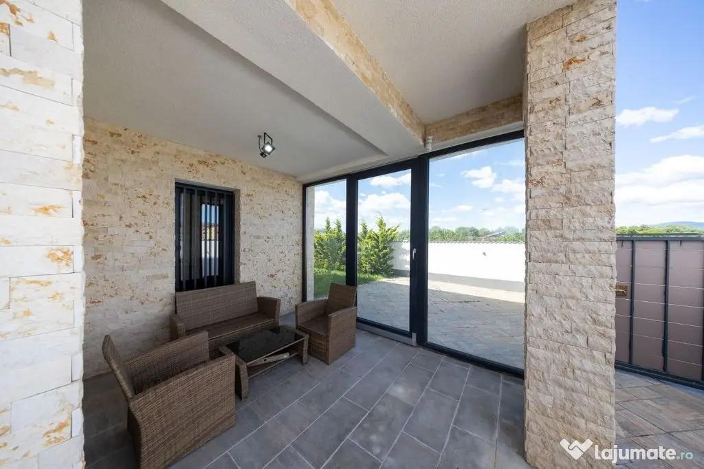 Sanpetru ,Subcetate-Casa 4 camere,3 bai+480 mp teren