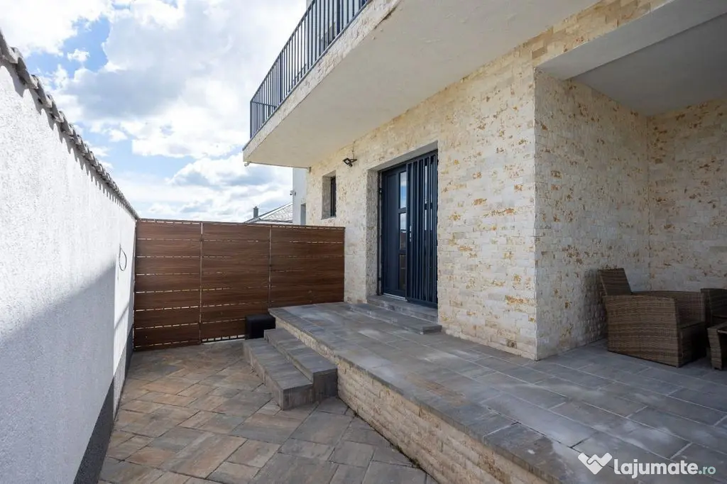 Sanpetru ,Subcetate-Casa 4 camere,3 bai+480 mp teren