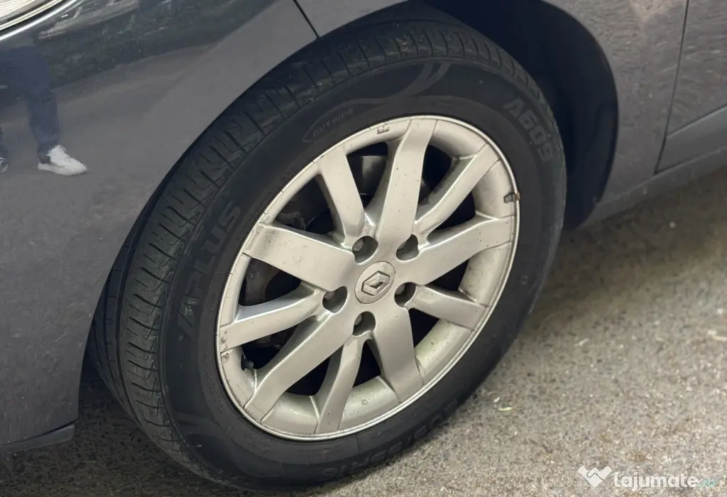 Renault Megane 3 (2010) • 1.5 dCi 90CP • Navigație • Senzori F+S • Km Reali