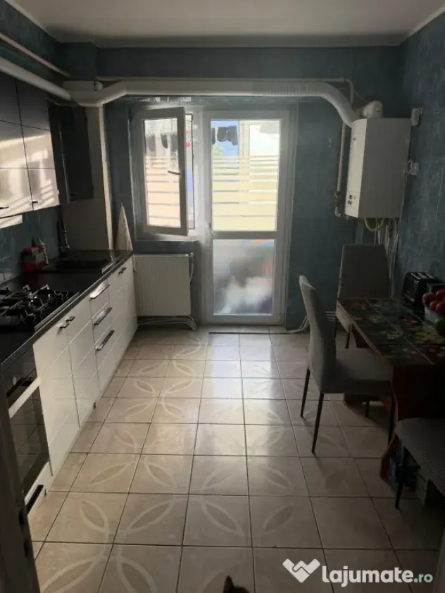 - Apartament 3 camere confort 1 decomandat, zona Progresu, e
