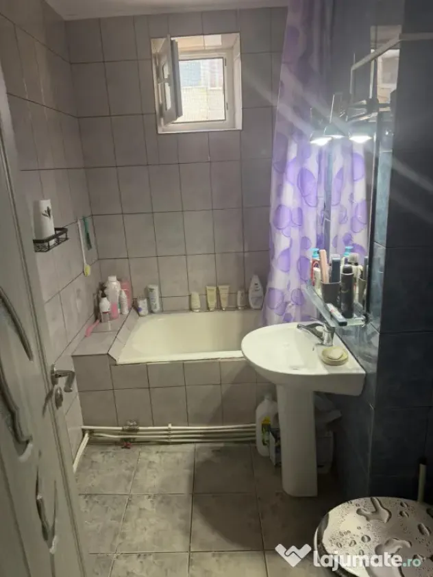 - Apartament 3 camere confort 1 decomandat, zona Progresu, e