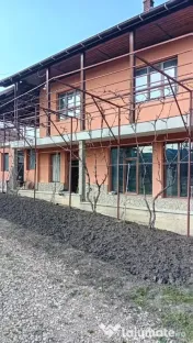 vând casa in Tarpesti cu spatiu comercial la parter 