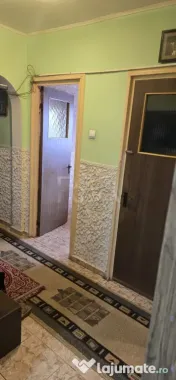 3 camere, et 7/10, bloc 1979, 74 mp-Pacii, Str Barsanesti 
