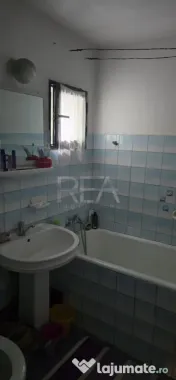 3 camere, et 7/10, bloc 1979, 74 mp-Pacii, Str Barsanesti 