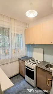 Dristor parter cu balcon la metrou 