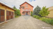 VILA SANNE – 10 camere, teren 1300 mp, Hălchiu 