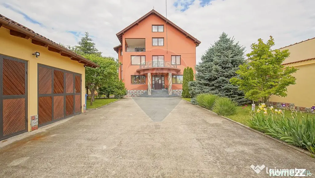 VILA SANNE – 10 camere, teren 1300 mp, Hălchiu