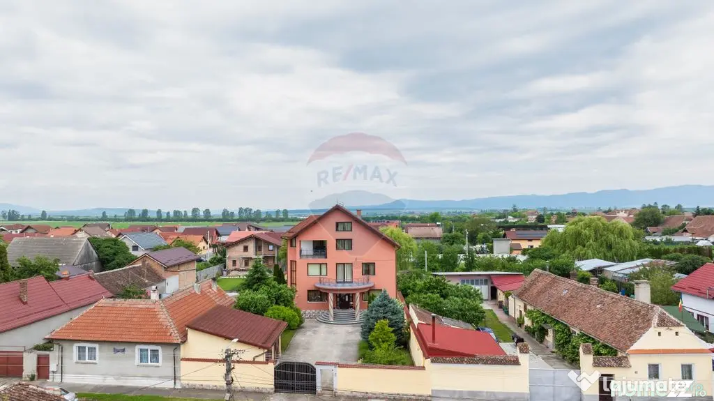 VILA SANNE – 10 camere, teren 1300 mp, Hălchiu