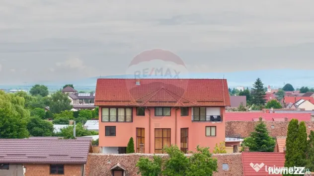 VILA SANNE – 10 camere, teren 1300 mp, Hălchiu