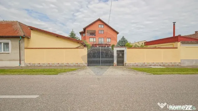 VILA SANNE – 10 camere, teren 1300 mp, Hălchiu