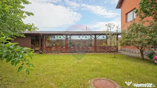 VILA SANNE – 10 camere, teren 1300 mp, Hălchiu