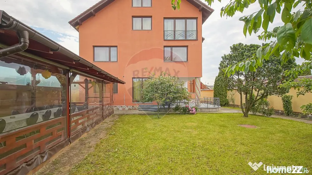 VILA SANNE – 10 camere, teren 1300 mp, Hălchiu