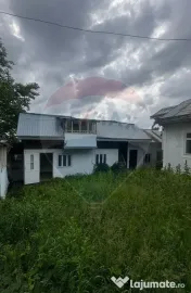 Casă / Vilă cu 3 camere de vânzare în zona Burdujeni