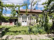 Proprietate cu 3 case și teren generos LEU , la doar 20 km 
